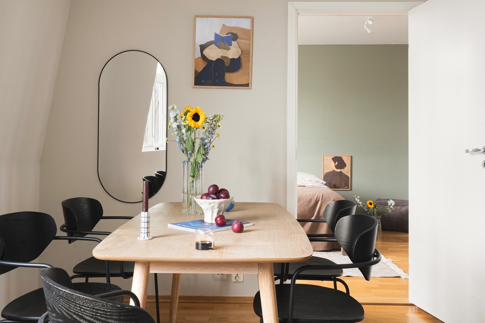 Samle venner og familie på gode måltider. Galleribilde