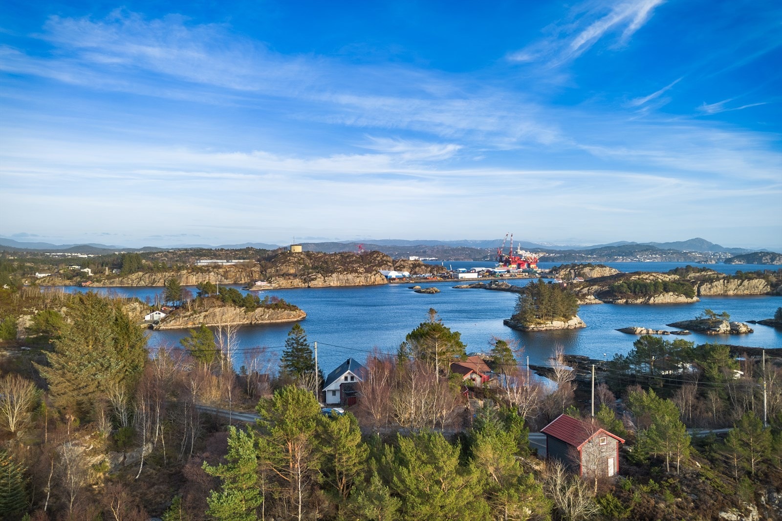 Området byr på flotte turmuligheter både langs sjøen og i nærområdet. Galleribilde