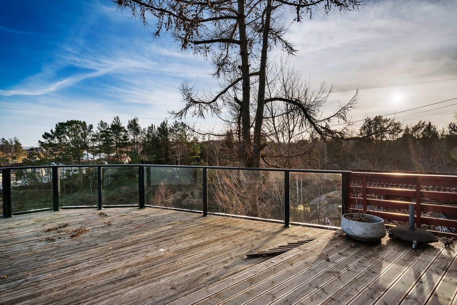 Terrassen er et perfekt sted for å nyte de rolige og naturnære omgivelsene. Galleribilde