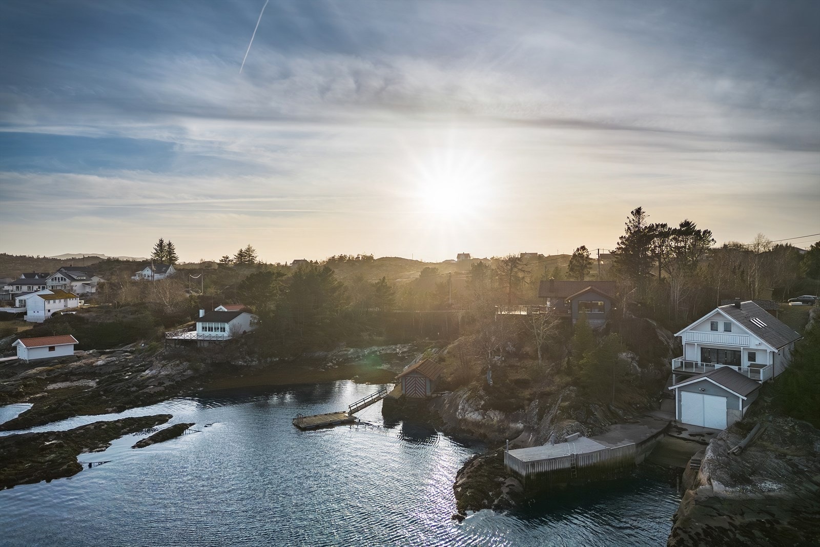 Beliggenheten gir en unik kombinasjon av skjermet privatliv og åpen utsikt. Galleribilde