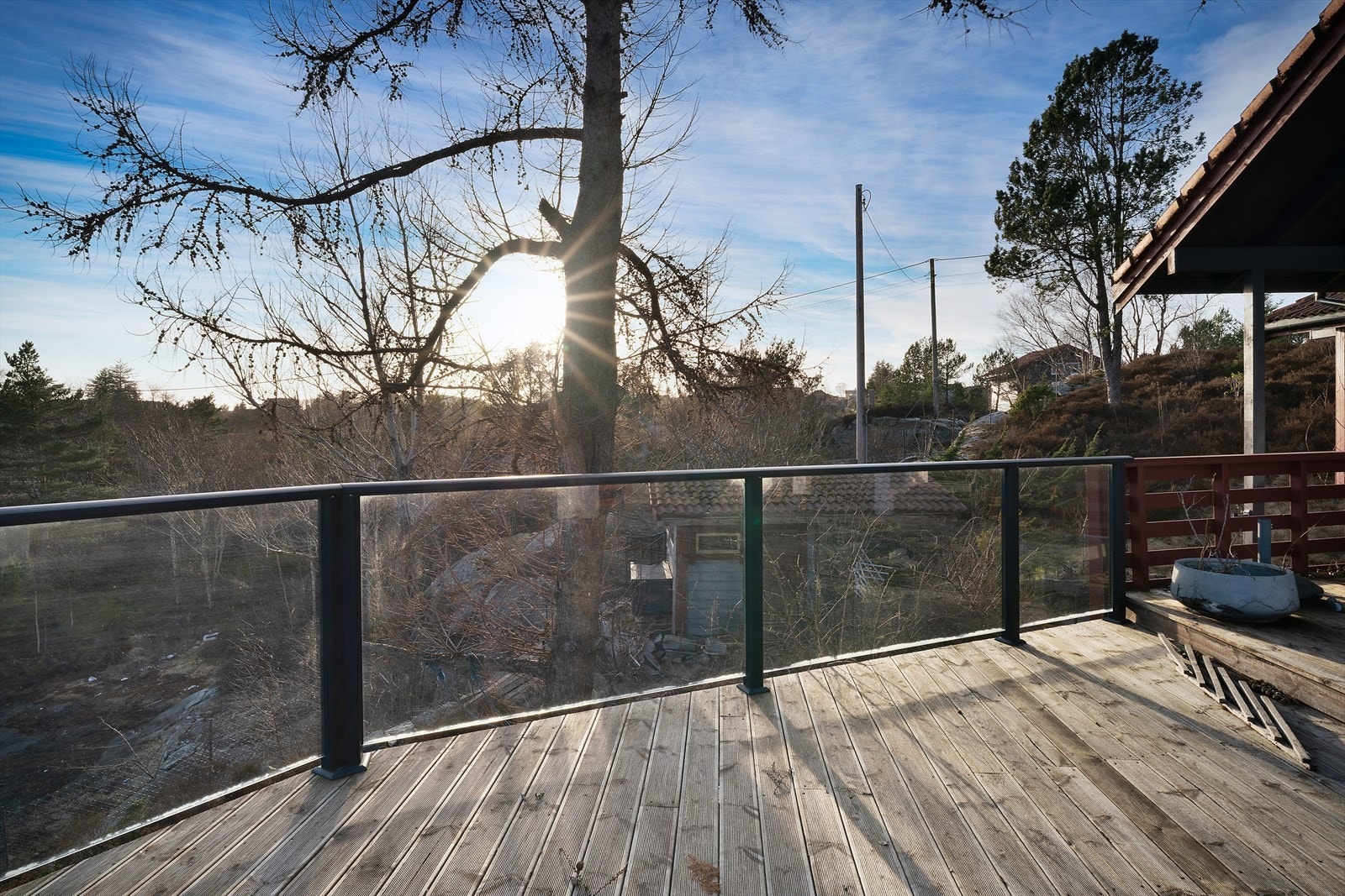 Plasseringen oppleves både åpen og skjermet, med gode solforhold. Galleribilde