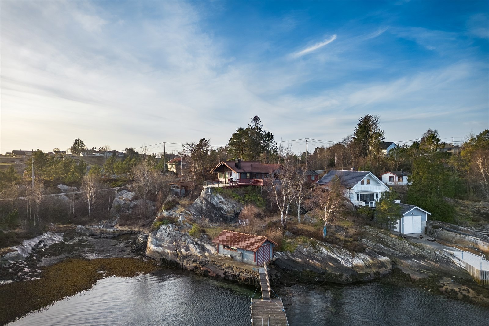 Eiendommen ligger idyllisk til i et etablert hytteområde. Galleribilde