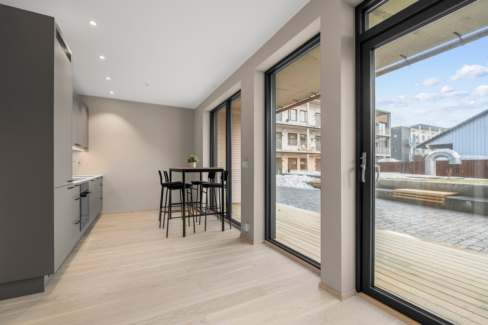 Velkommen til Losjeveien 12. Moderne 2-roms selveierleilighet vendt mot rolige omgivelser. Foto: Michael N. Eid. Galleribilde