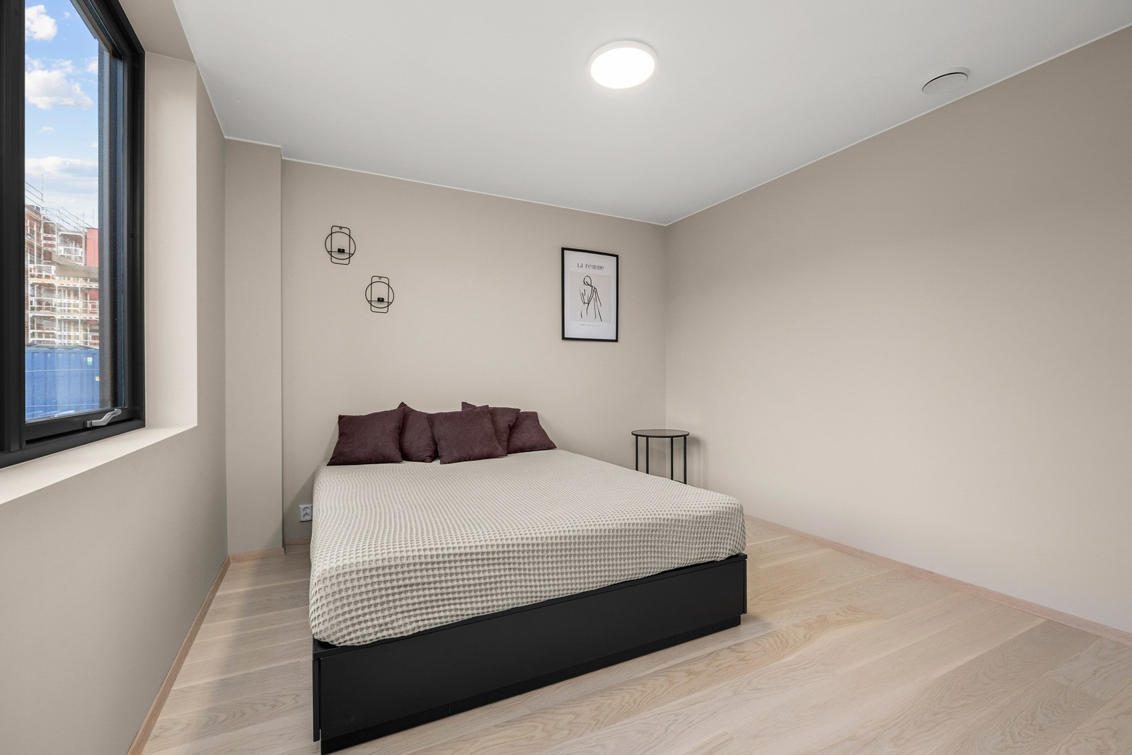 På soverommet er det god plass til dobbelseng og klesskap. Galleribilde