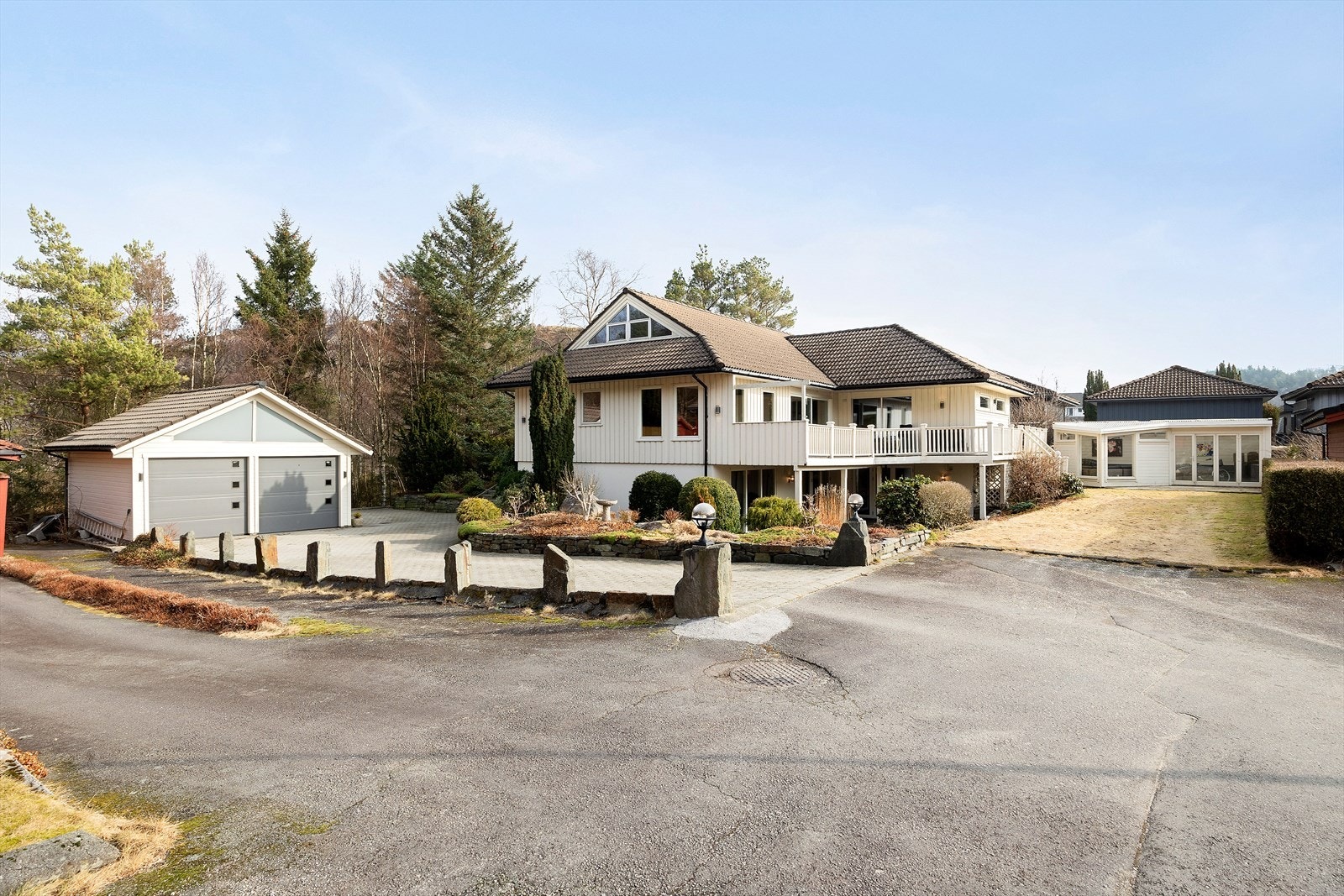 Parkering i garasje og på egen tomt Galleribilde