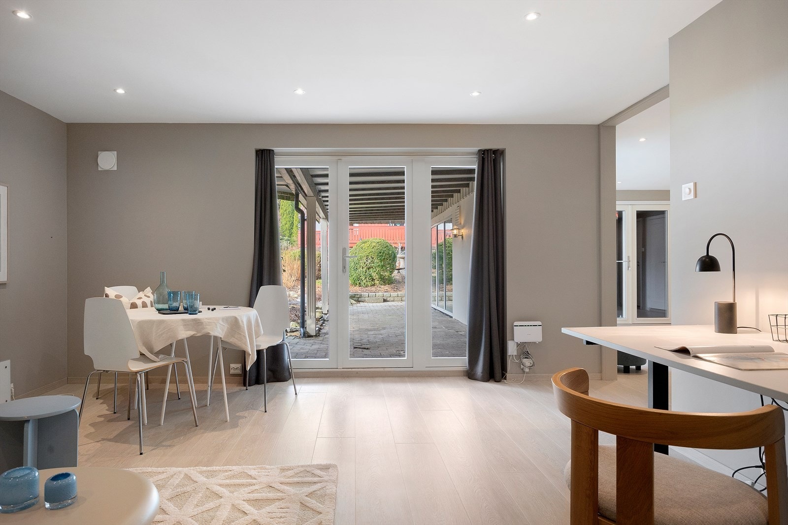 Utgang til uteområde fra kjellerstue Galleribilde