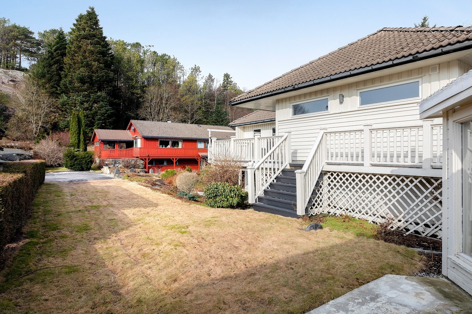 Plenen gir god plass til både lek og rekreasjon. Galleribilde