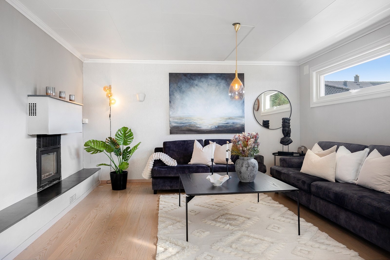 Fin sofagruppe ved peisen Galleribilde