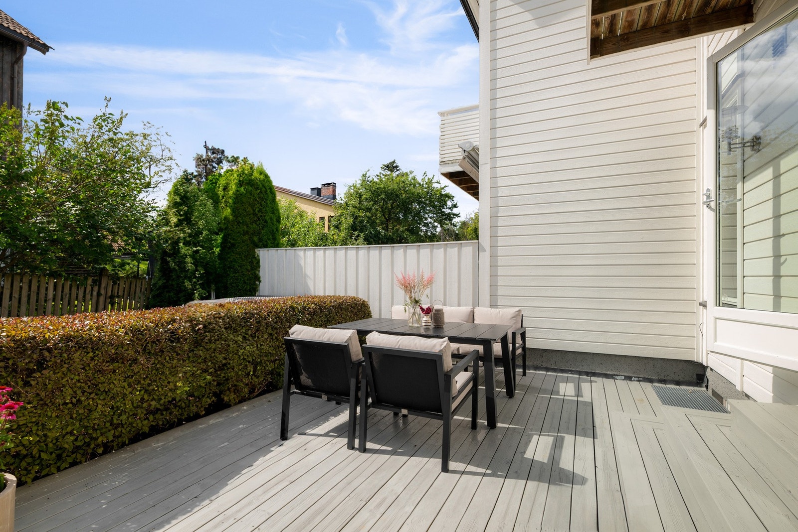 Gode arealer for både lek, avslapning og sosiale sammenkomster. Galleribilde