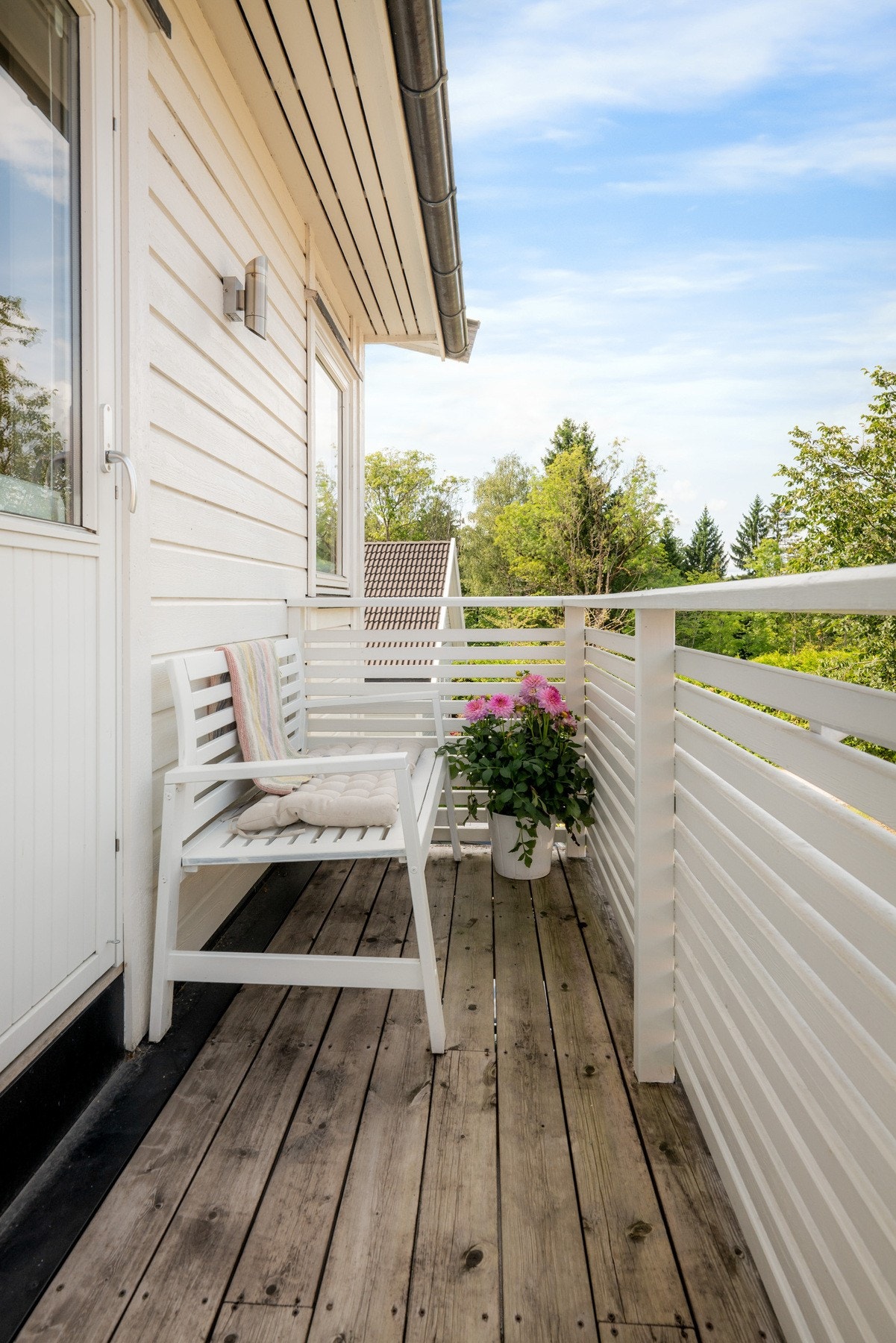 Fra badet er det utgang til en nordvestvendt balkong på ca. 4 kvm Galleribilde