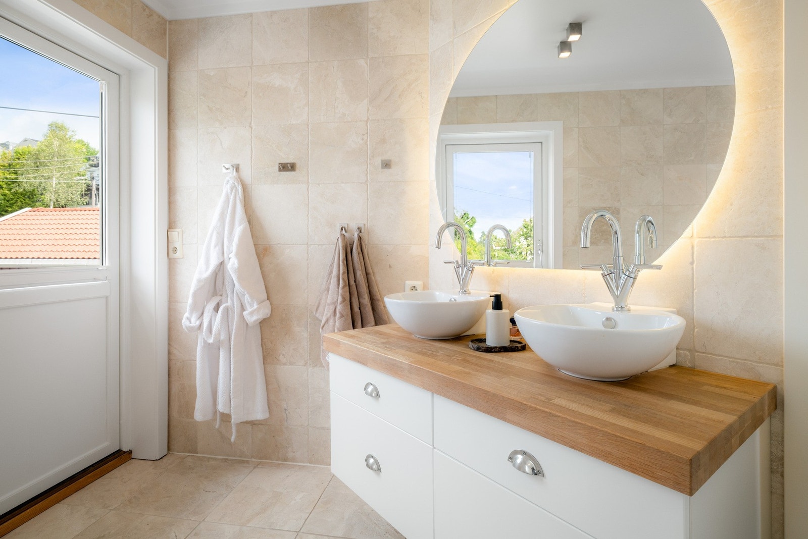 Utgang til en herlig balkong. Galleribilde