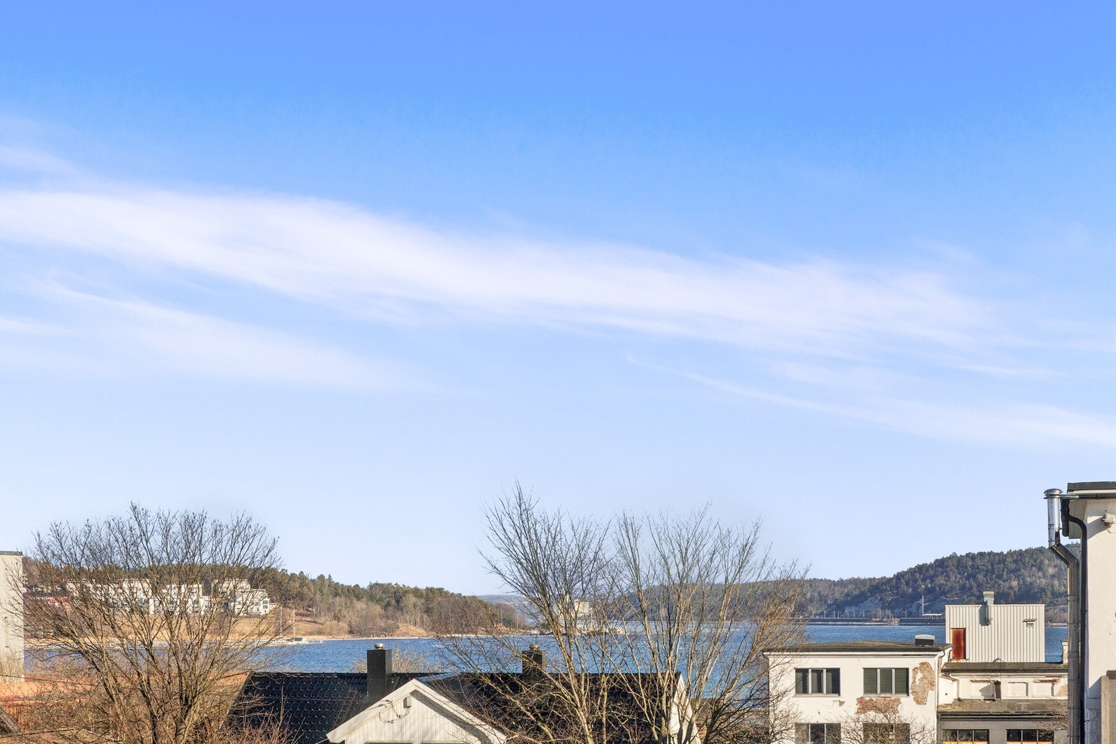 Leiligheten er lys, pen og gjennomgående. Galleribilde