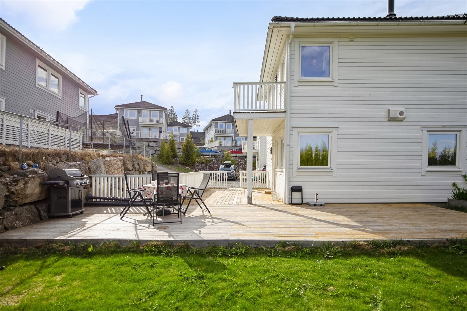 Neskollen er perfekt for barnefamilier som ønsker nærhet til alle bymessige fasiliteter og samtidig ønsker å bo landlig. Galleribilde