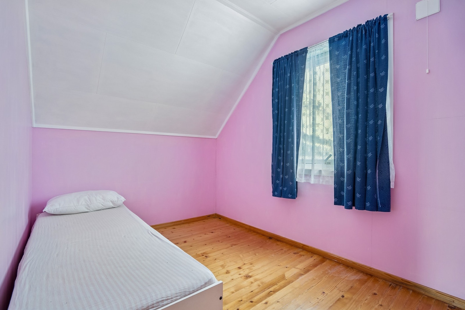 Soverom 1 av 4 på loftet Galleribilde