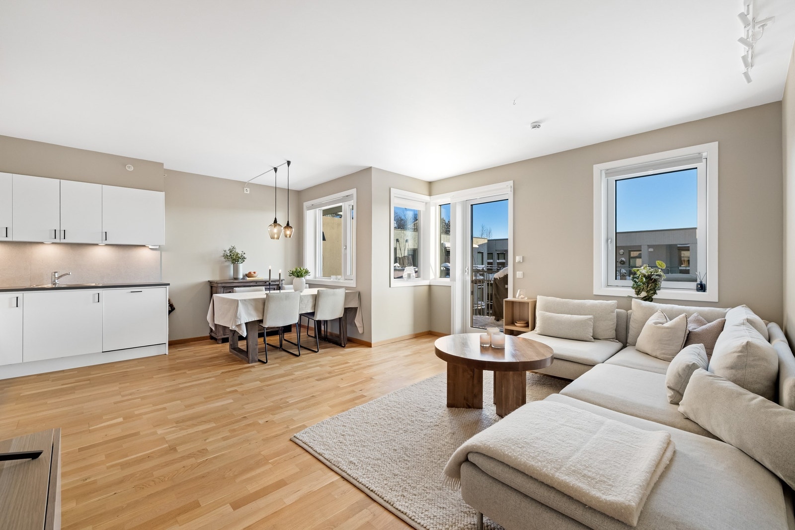 Eiendomsmegler Krogsveen v/Andreas Christophersen ønsker velkommen til Nitteberglia 1! Galleribilde