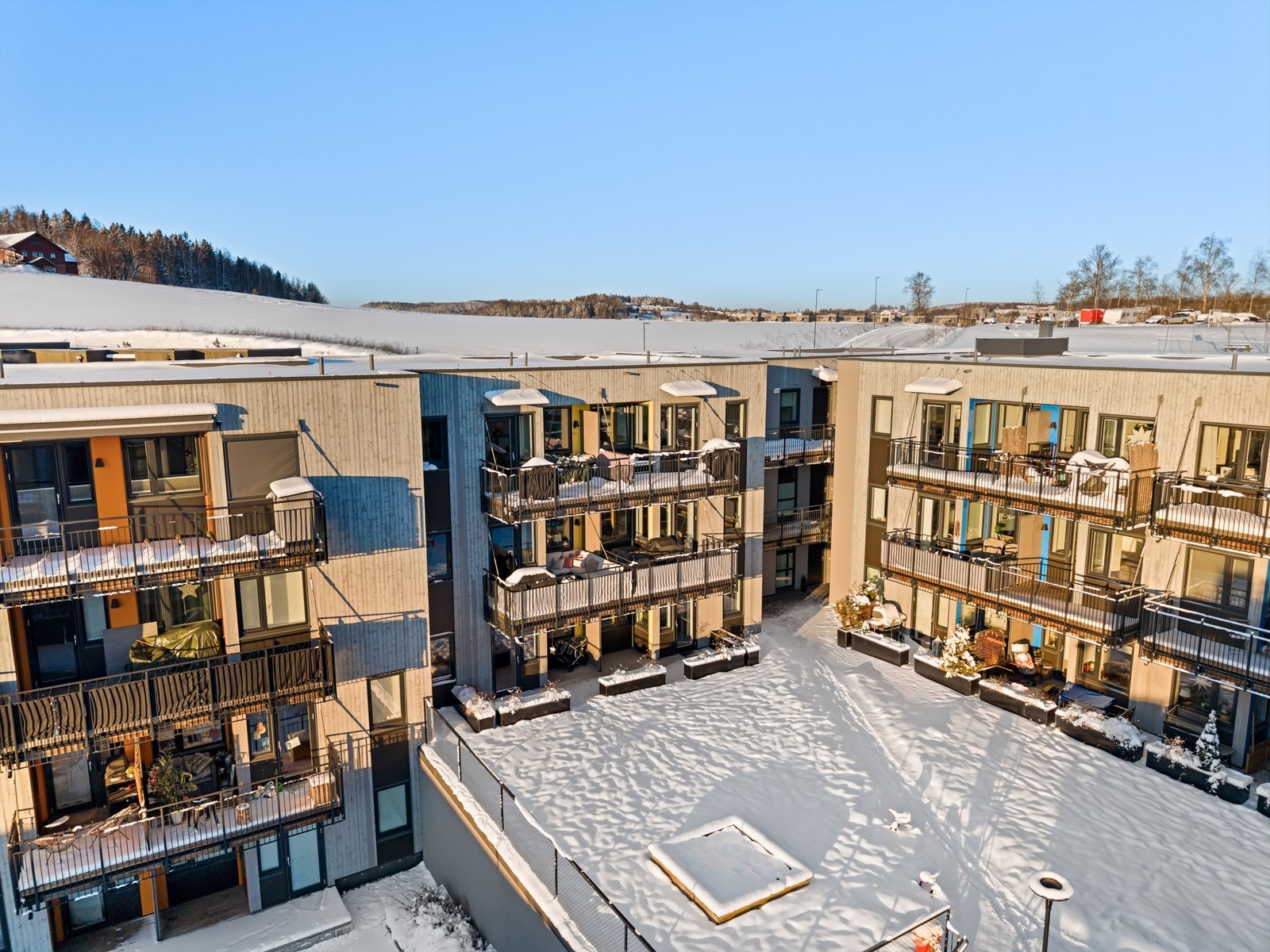 Fra Lillestrøm stasjon, en kort busstur unna, tar toget deg til Oslo S på kun 10 minutter. Galleribilde