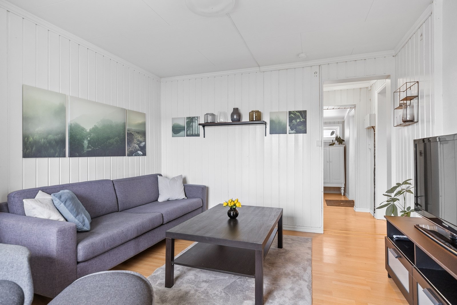 Her er det en lys og fin stue med fine møbeleringsmuligheter. Galleribilde