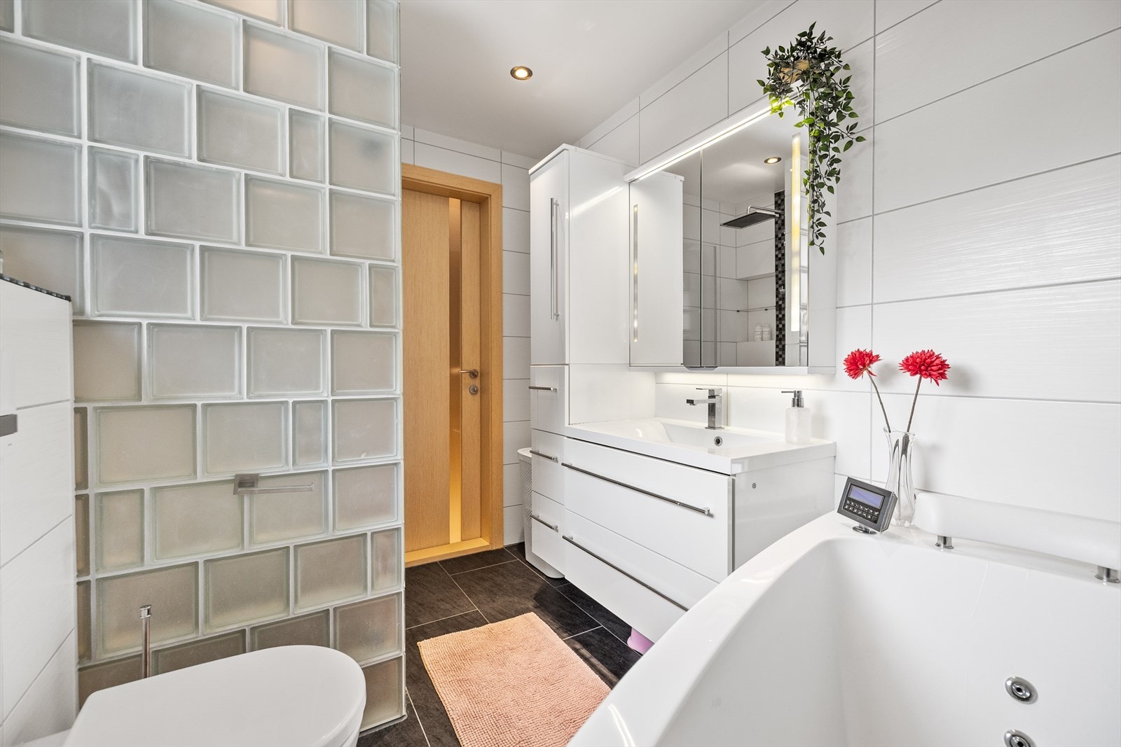 Her får du et romslig bad som gir en god start på morgenen. Galleribilde