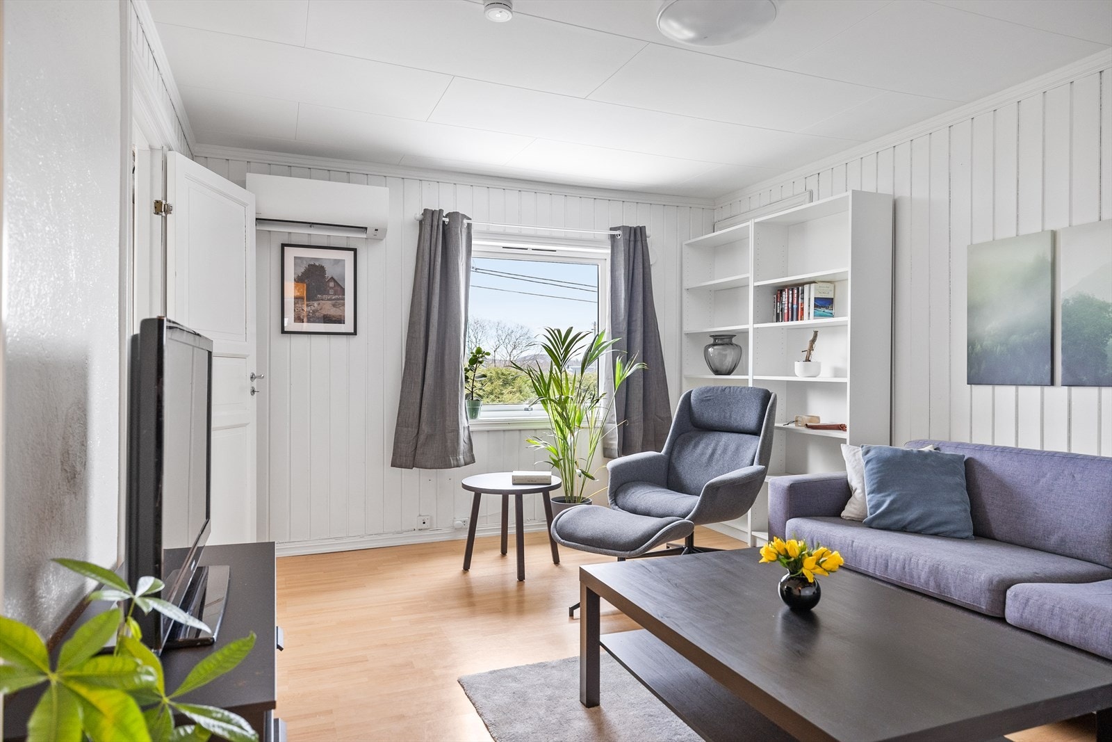 Et ekstra pluss ved eiendommen er den innredede hybeldelen, som gir boligen mange muligheter. Galleribilde