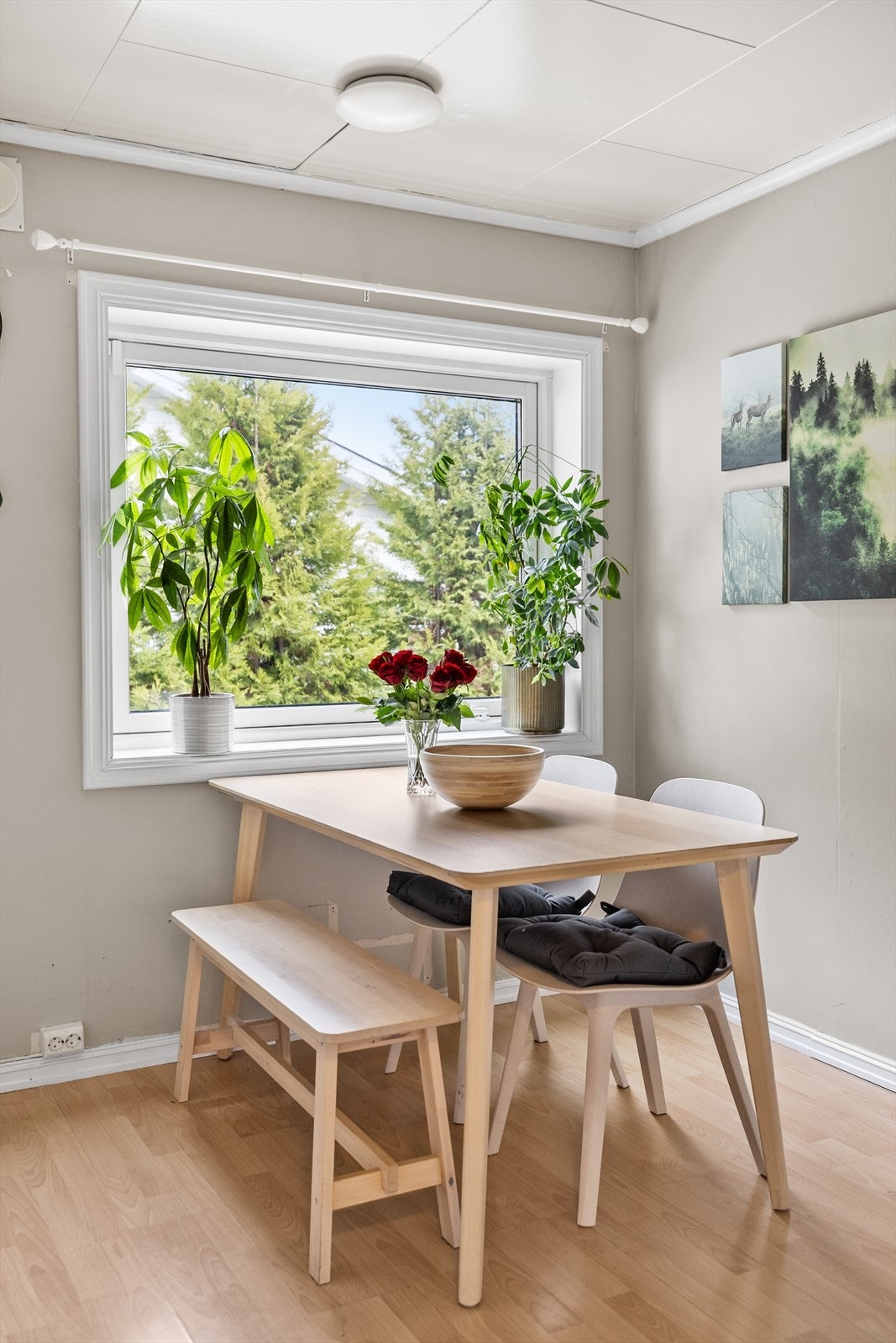 Ellers er det fin plass til et hyggelig spisebord for rolige frokoster. Galleribilde