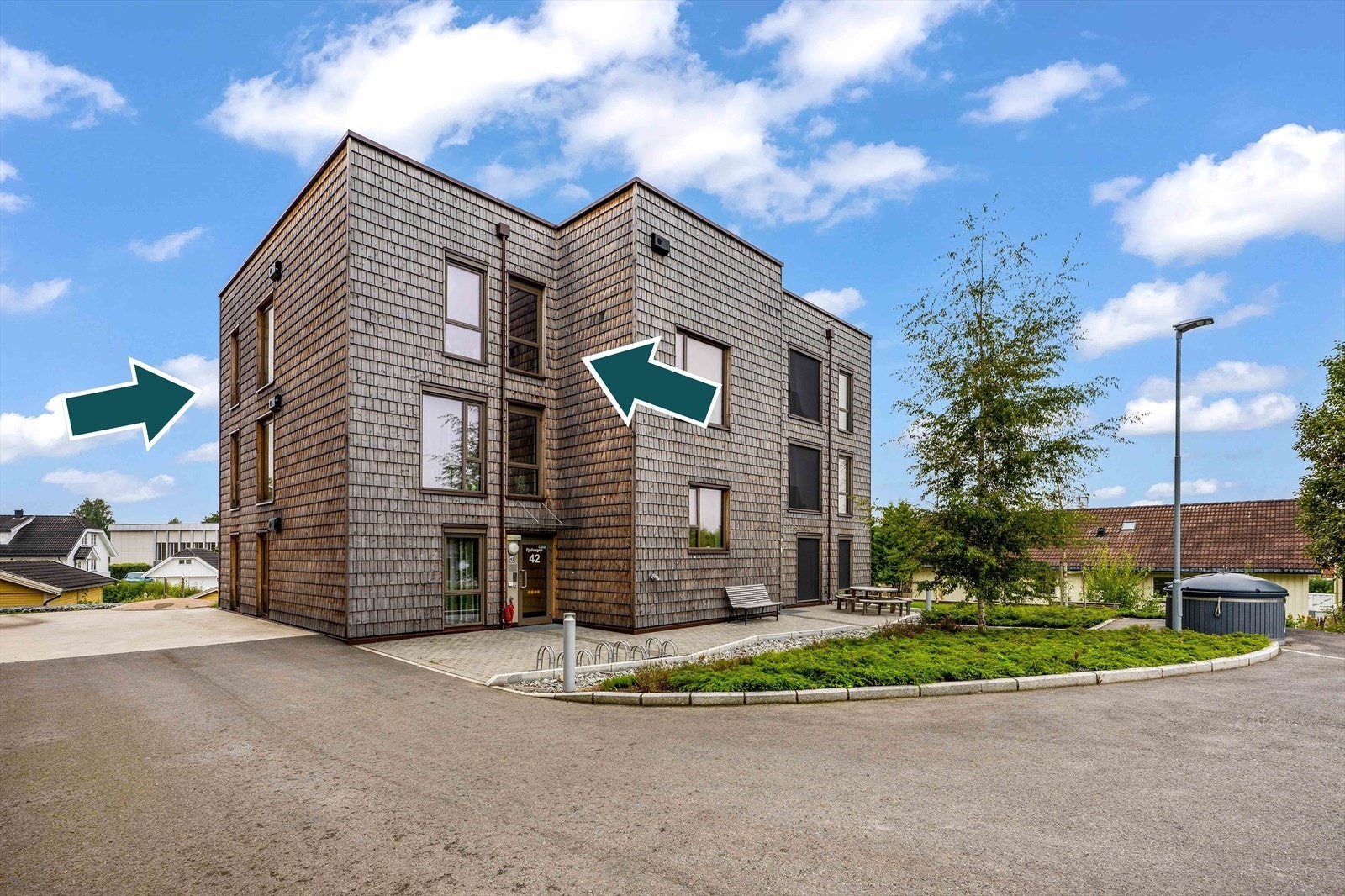 Leiligheten ligger i øverste etasje og har tre yttervegger med vinduer. Galleribilde