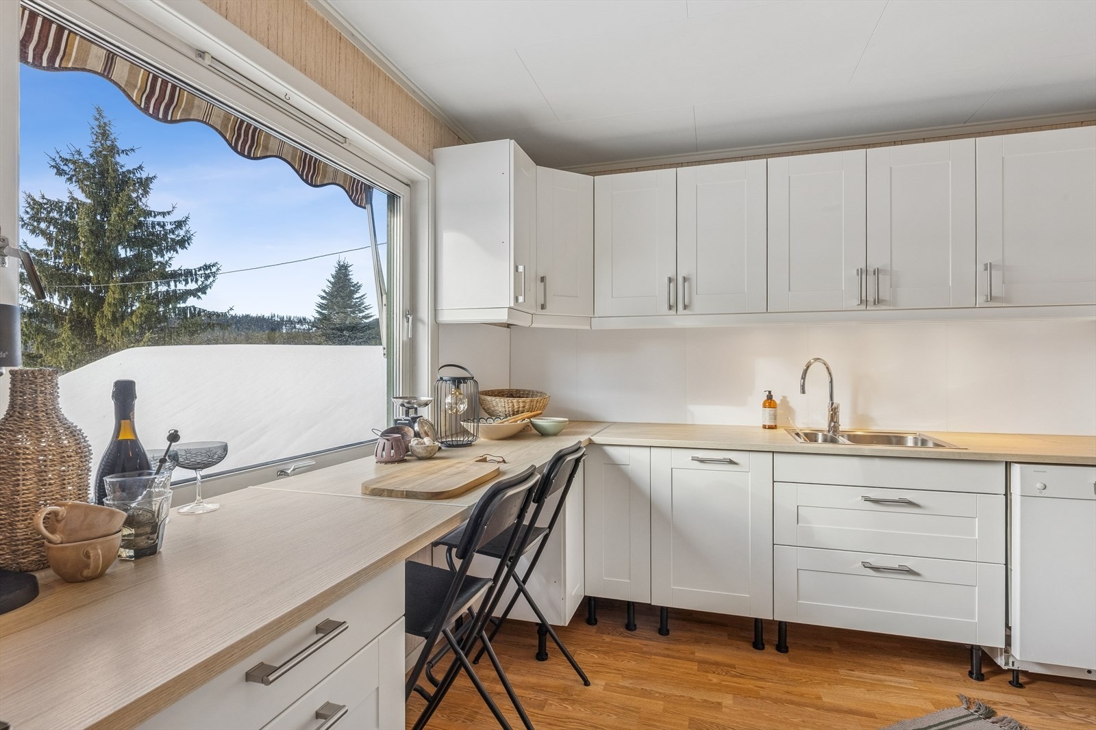 God skap- og benkeplass Galleribilde