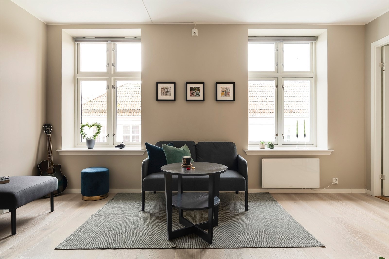 Dette er en selveierleilighet i 2.etasje midt i Trondheim sentrum. Perfekt leilighet for deg som ønsker en enkel hverdag. Galleribilde