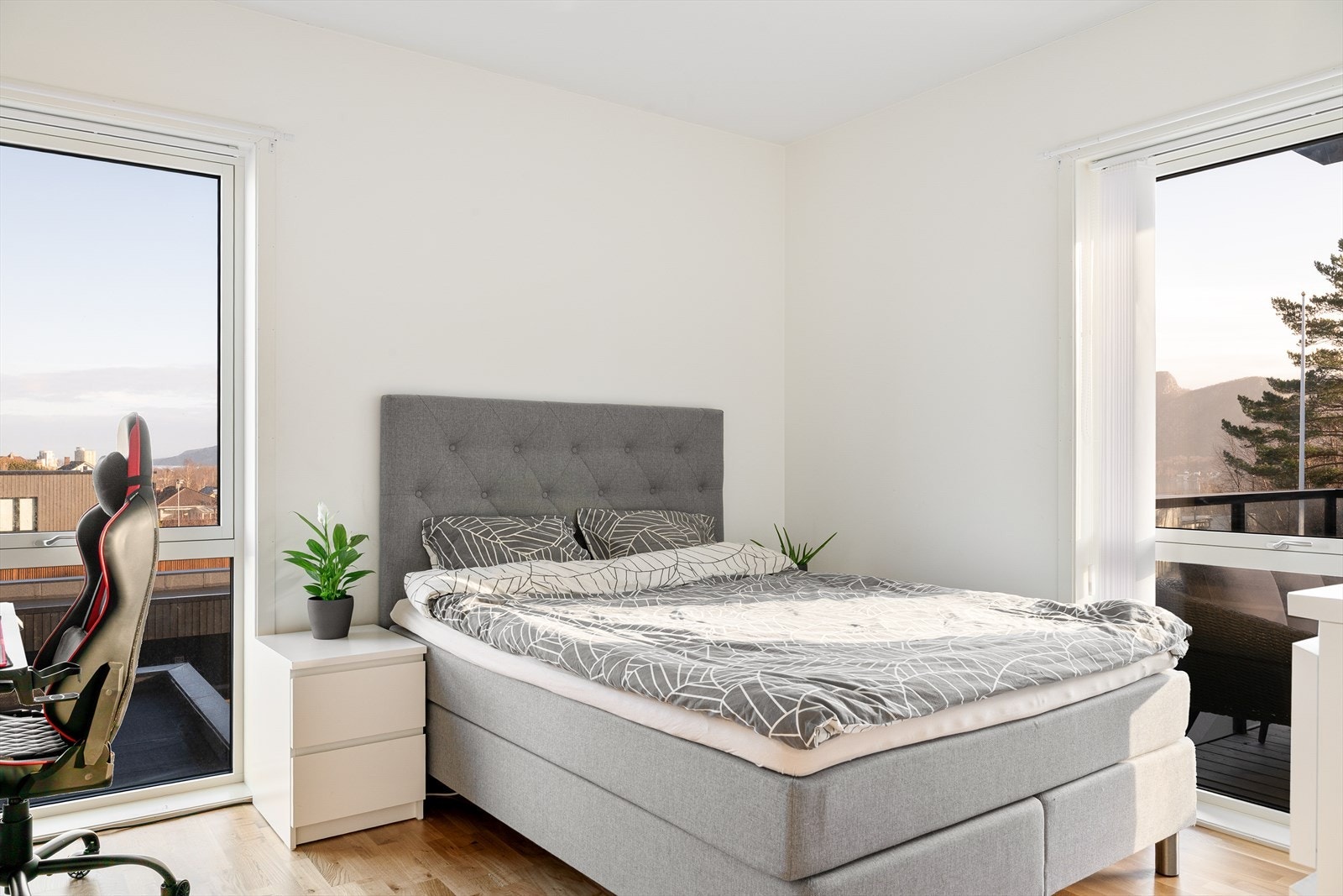 Leiligheten tilbyr et behagelig soverom med plass til dobbeltseng. Galleribilde