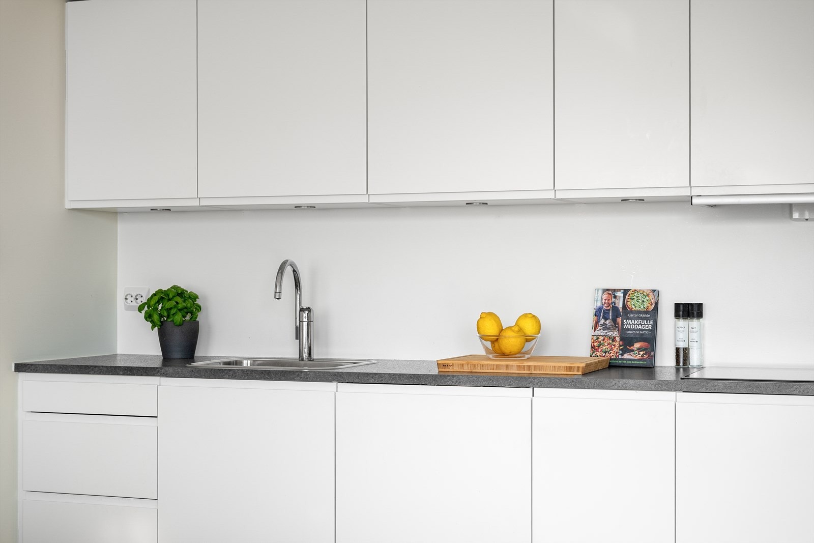 Integrerte hvitevarer gir kjøkkenet et stilrent og helhetlig uttrykk. Galleribilde