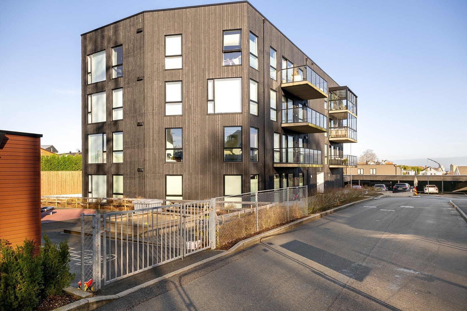 Her bor du i et sentralt og attraktivt område på Lura, med nærhet til sjøen og enkel tilgang til både Sandnes og Stavanger sentrum. Galleribilde