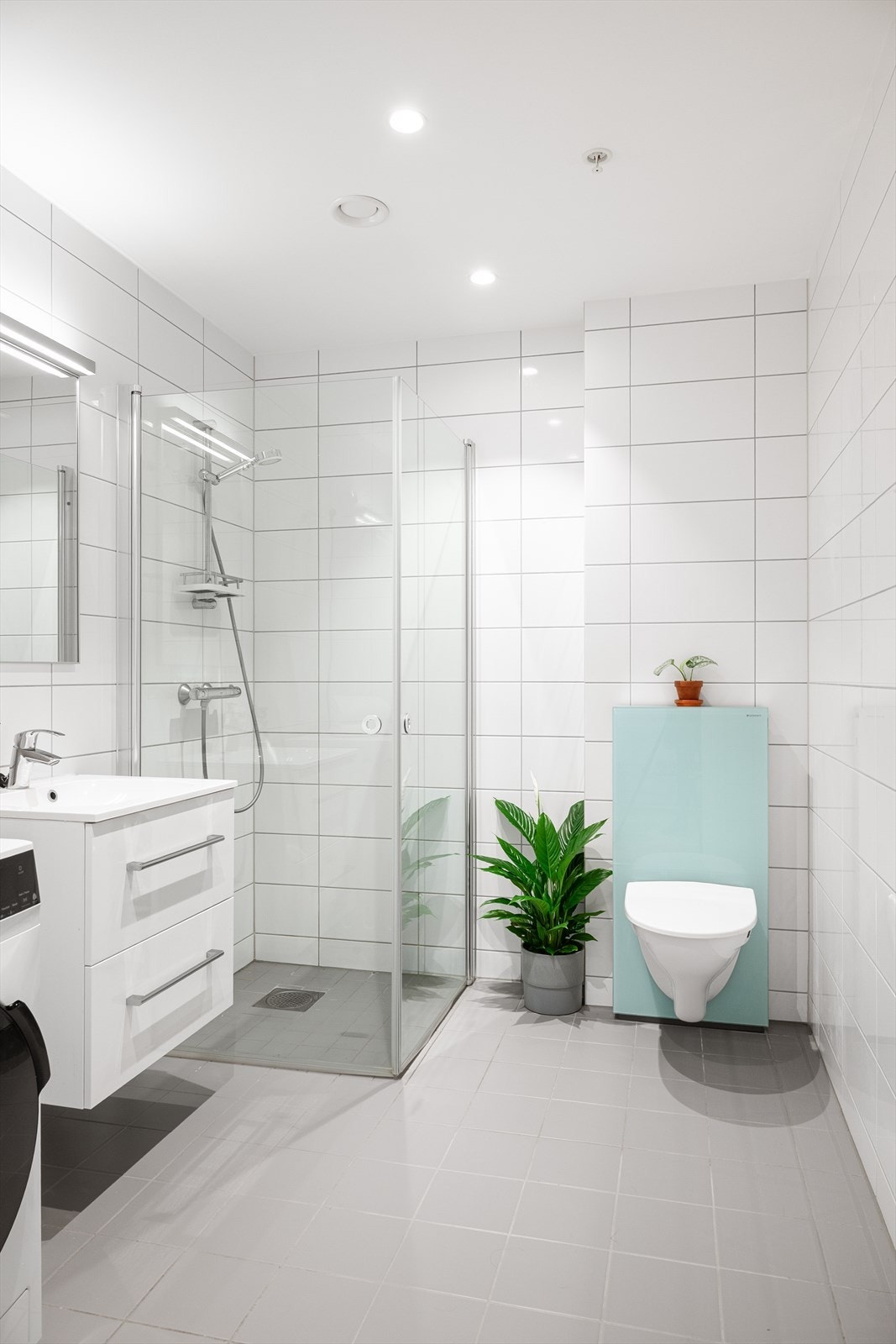 Badet er helfliset og utstyrt med vannbåren gulvvarme for ekstra komfort. Galleribilde