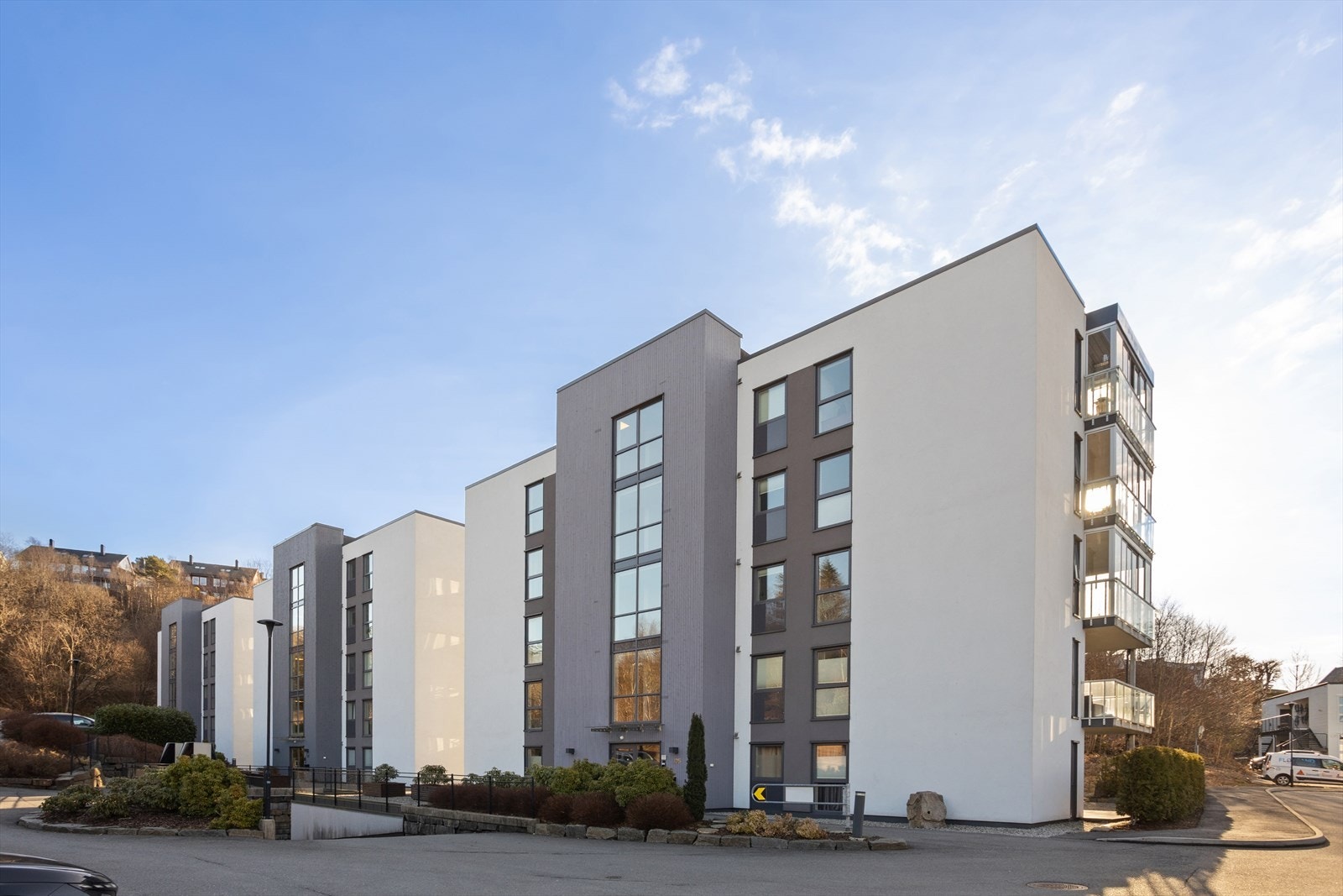 Beliggenheten er sentral, med enkel tilgang til både kollektivtransport, butikker og arbeidsplasser. Galleribilde