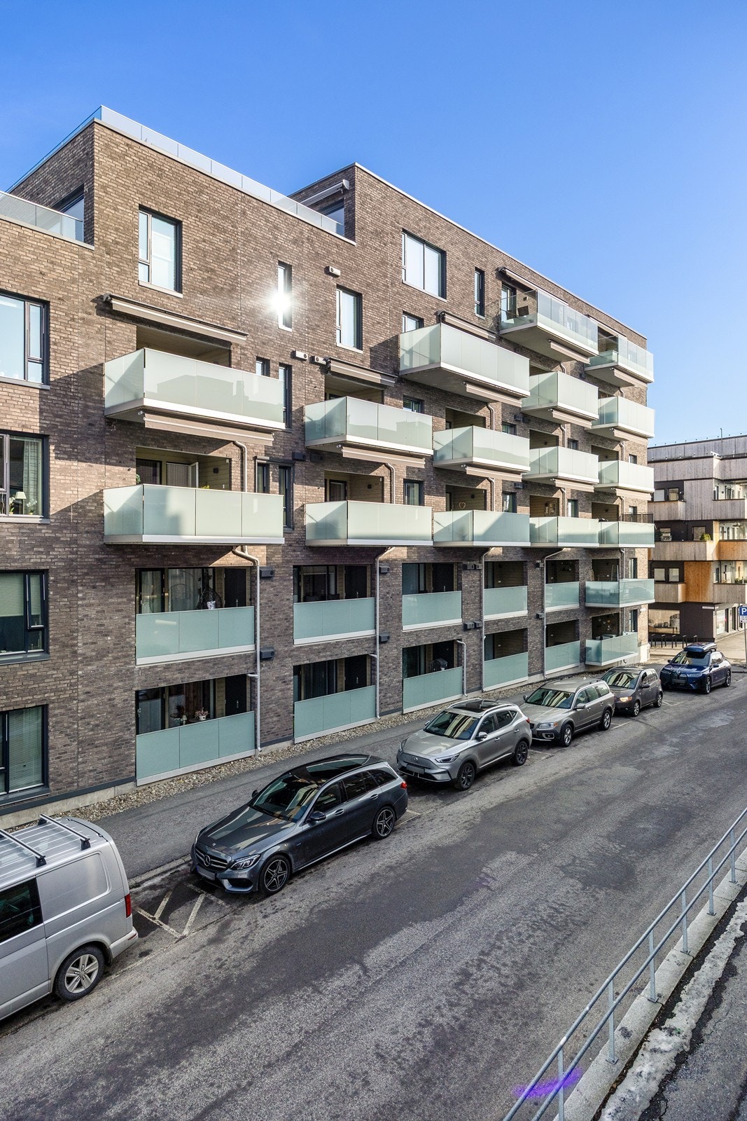 Leiligheten har beliggenhet i byggets andre etasje. Galleribilde