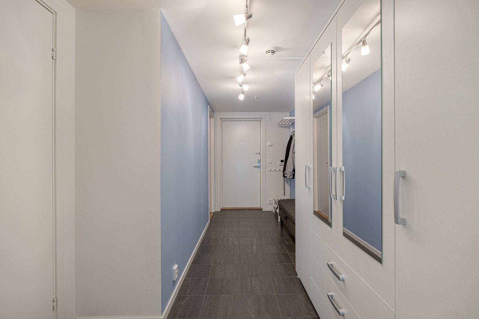 I ditt nye hjem er det vannbåren gulvvarme og flislagt gulv i entreen. Galleribilde