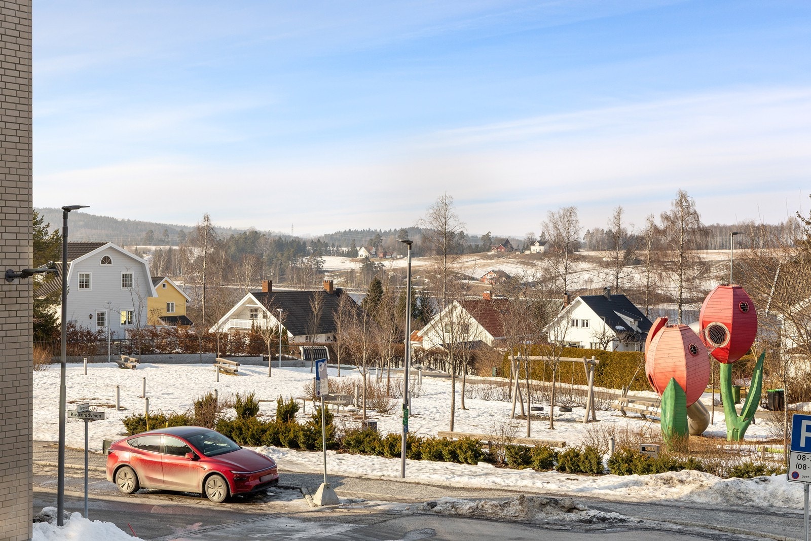 Nabolaget byr på flere lekeplasser for barna. Galleribilde