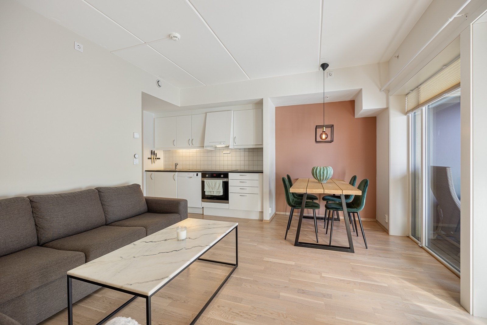 Velkommen til Tverrveien 13. En herlig toroms med sentral beliggenhet i hjertet av Sørumsand Sentrum. Foto: Svein Michaelsen - Exponering. Galleribilde