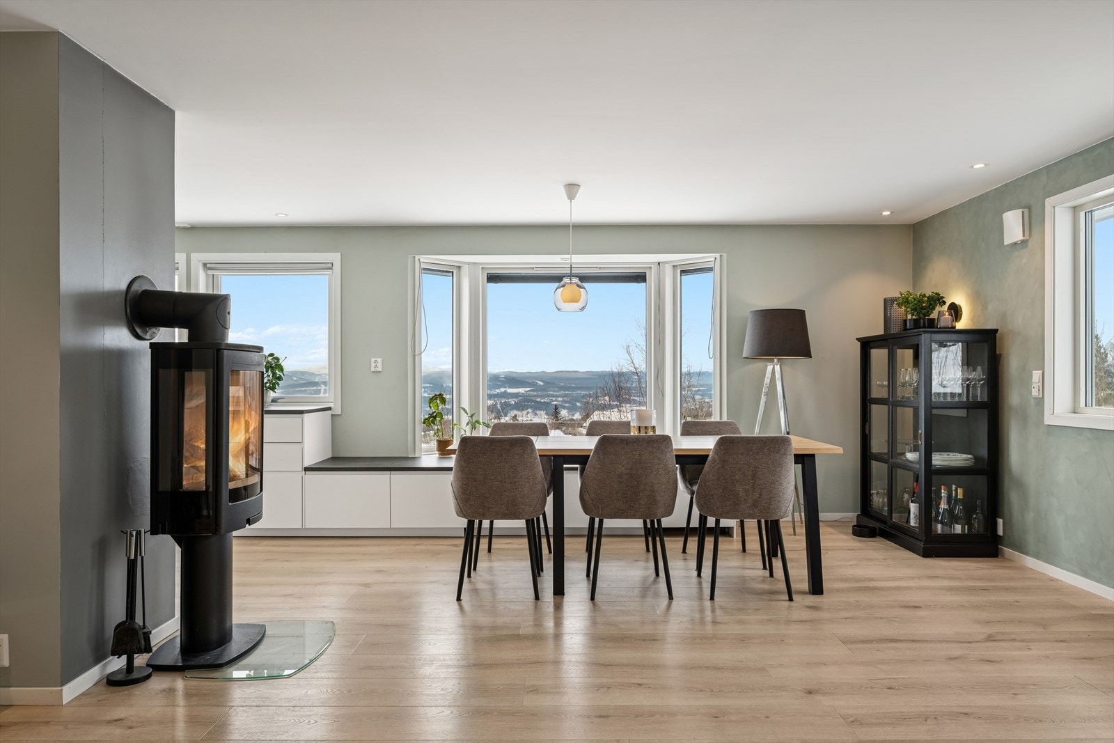 En god ting kan ikke sies for ofte; Utsikten vil fange blikket ditt umiddelbart. Galleribilde