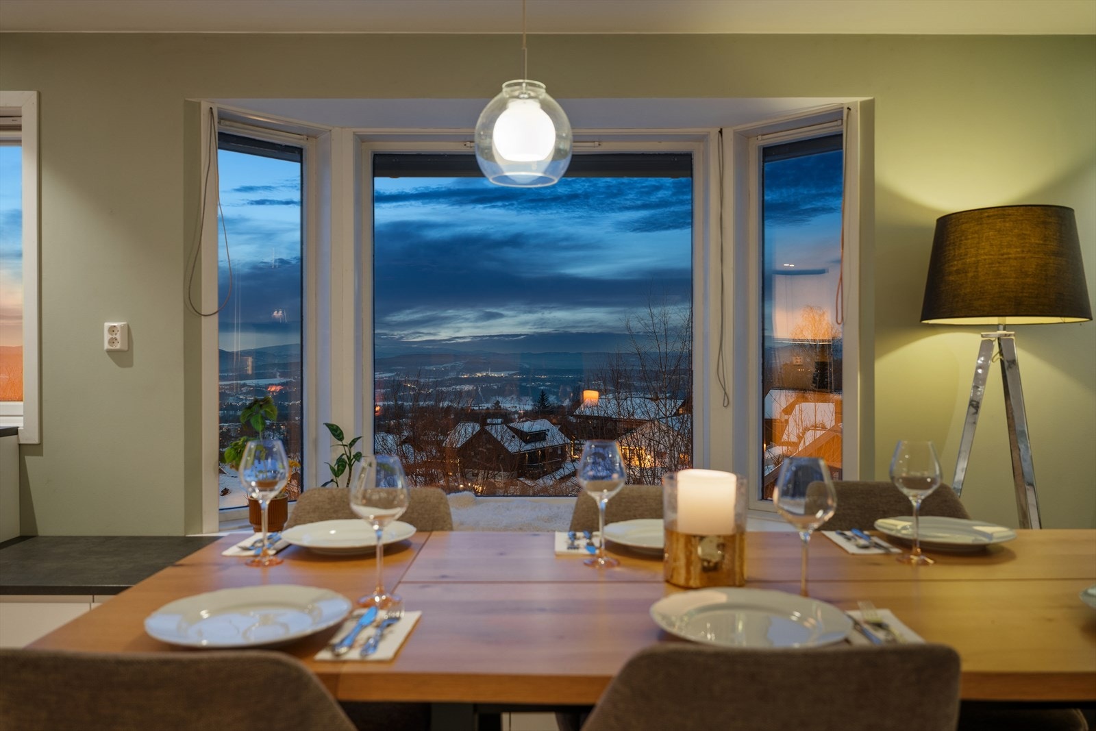Du kommer til å elske utsikten fra spiseplassen som gir en følelse av å være "kongen på haugen". Galleribilde
