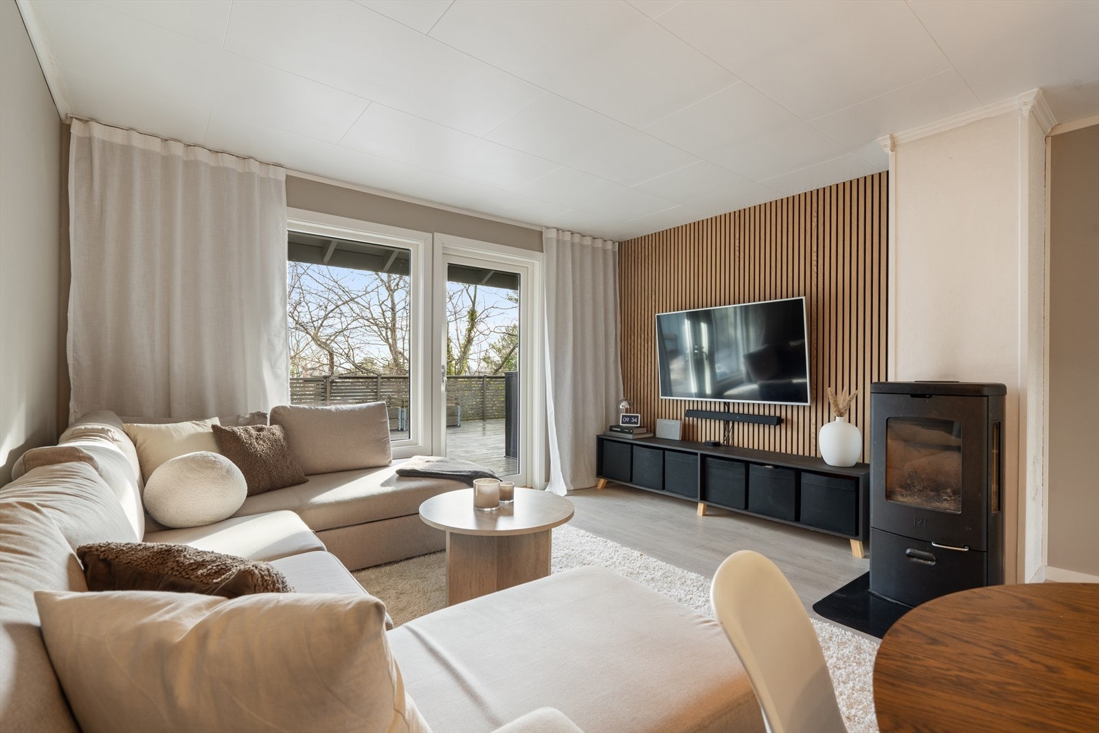 Utgang fra stuen og direkte ut på terrassen Galleribilde