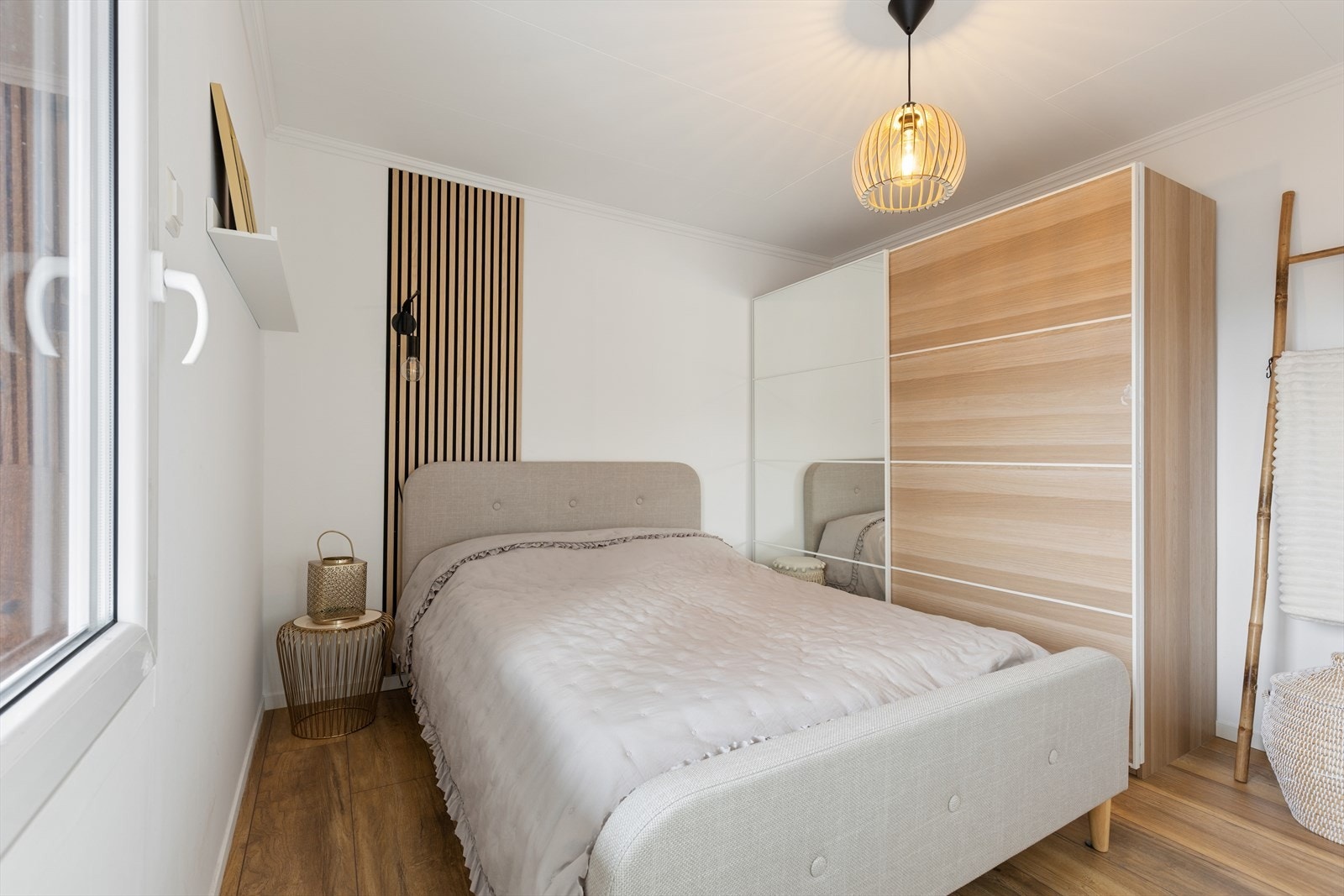 Soverommet er av god størrelse med god plass til dobbeltseng og klesskap. Galleribilde