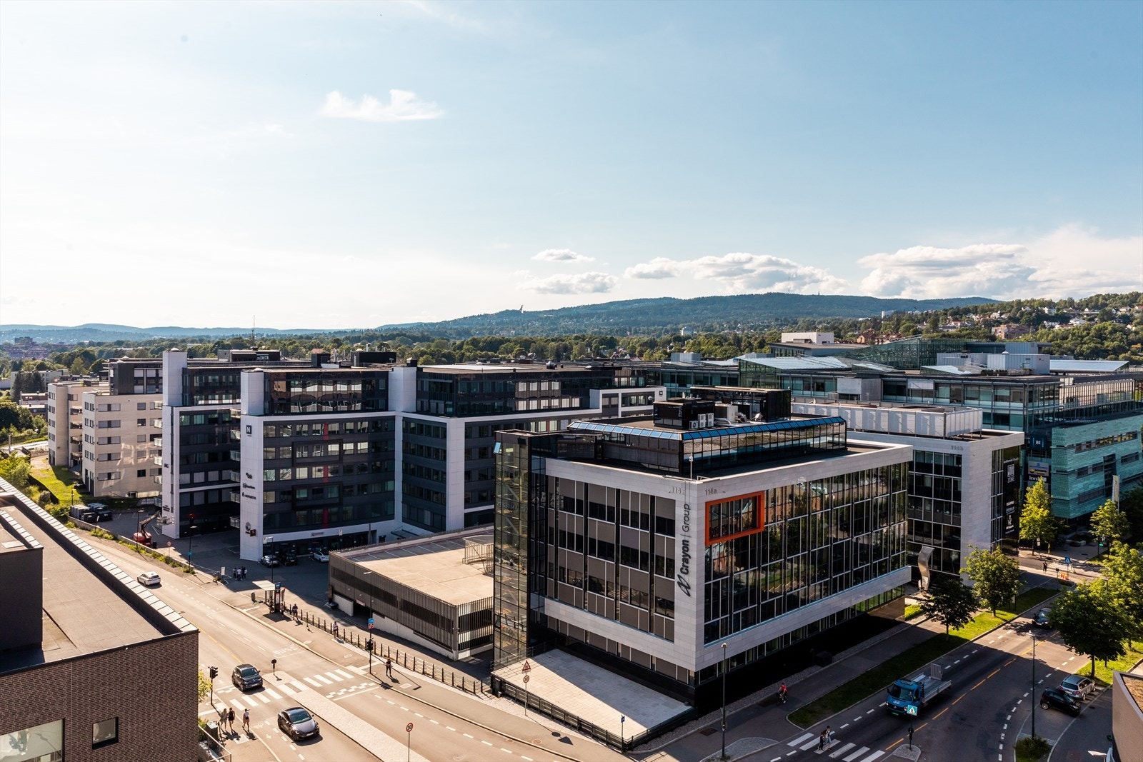 Nydalen har de siste årene gjennomgått en totalforvandling og er nå et urbant, levende og meget moderne bydelssenter. Galleribilde