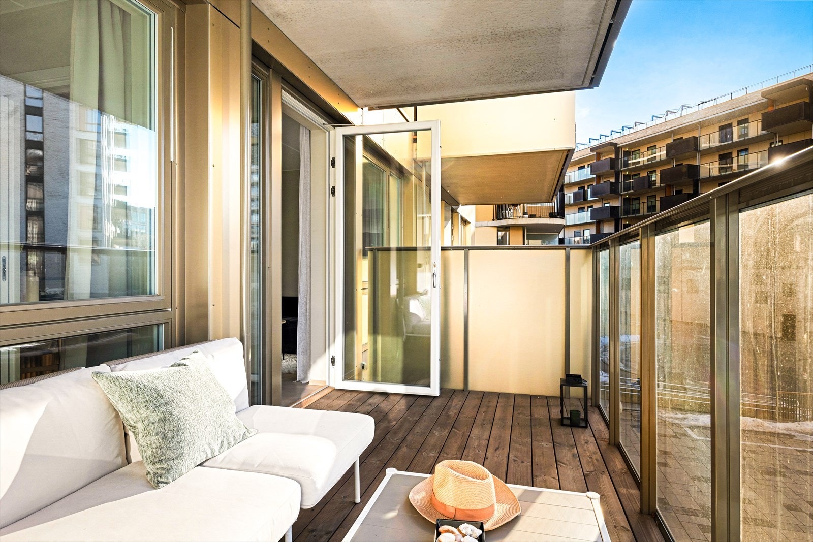 Her er det god plass til utemøbler, beplantning og grill, noe som legger til rette for hyggelige stunder utendørs. Galleribilde