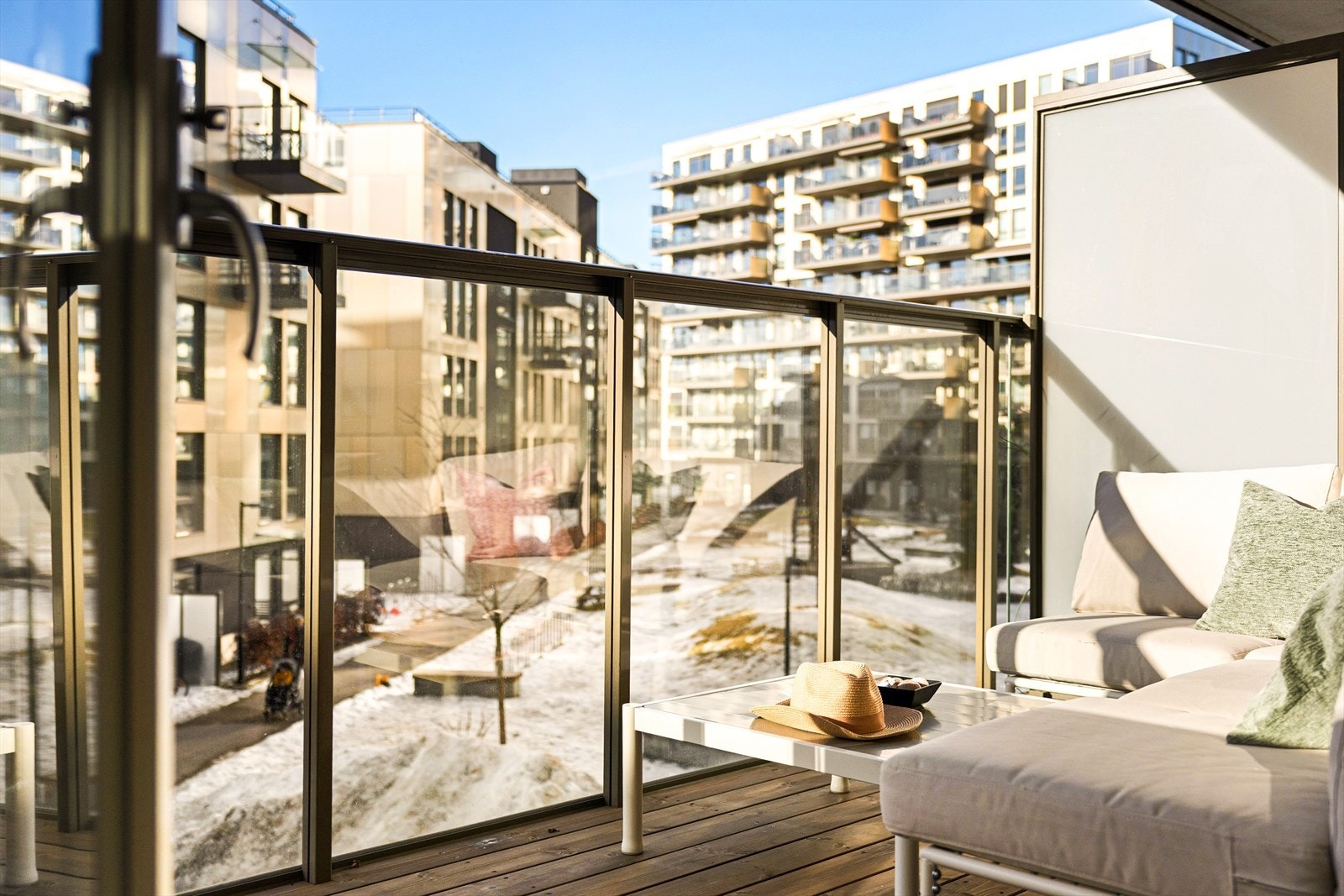 Herlig nordvestvendt balkong på ca. 8 m² med ettermiddag- og kveldssol. Galleribilde