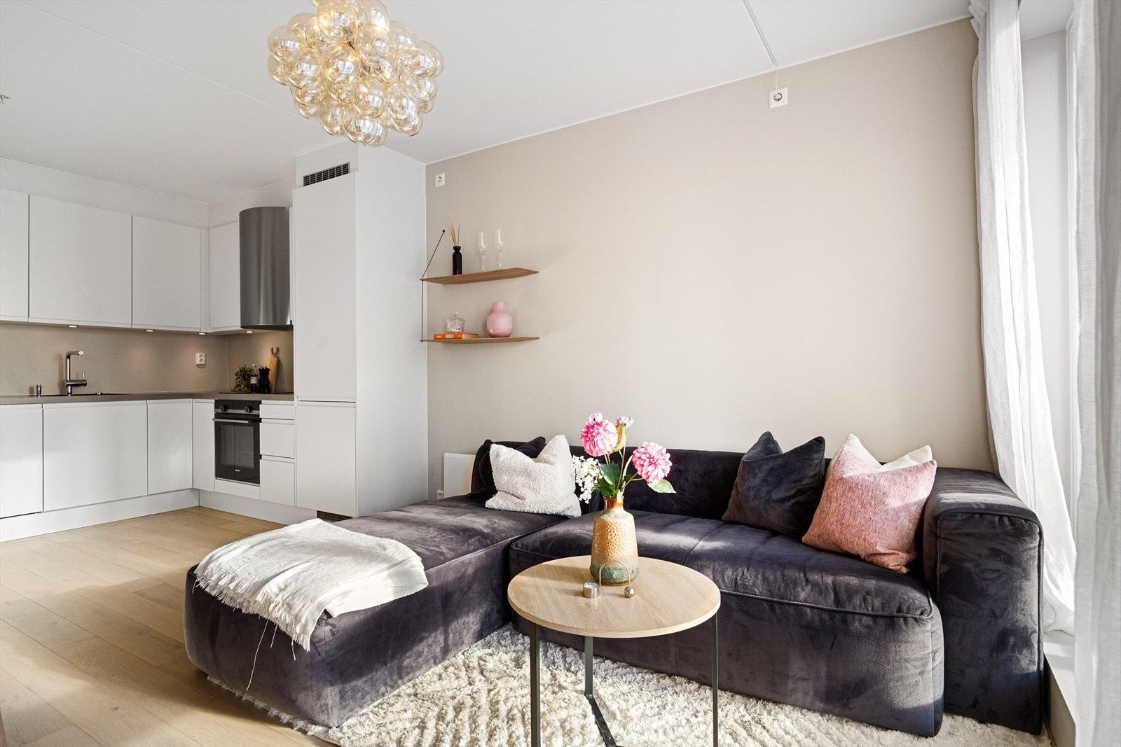 Bygg fra 2021 med moderne nybyggkvaliteter. Galleribilde