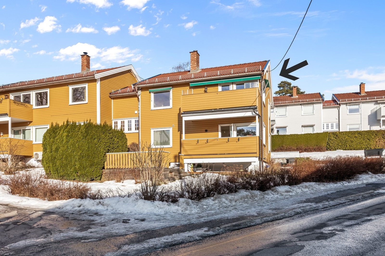 Leiligheten har, sammen med naboen under, fått utvidet balkongen fra original størrelse. Galleribilde