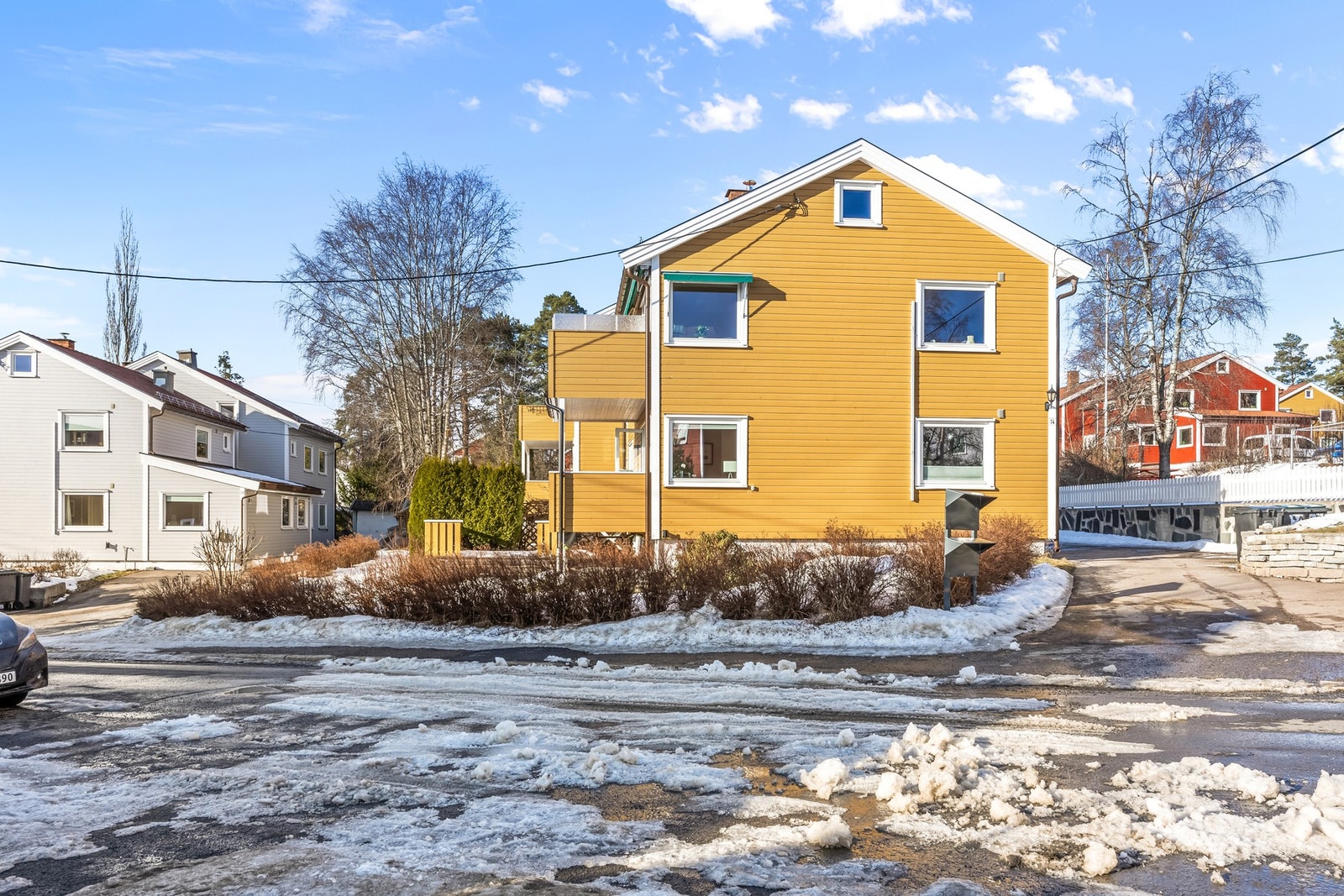 Borettslaget gjennomgikk en fasaderehabilitering i 2010-2013, herunder etterisolering og panelskifte, i tillegg til skifte av vinduer, verandadører og utgangsdører til huset. Galleribilde