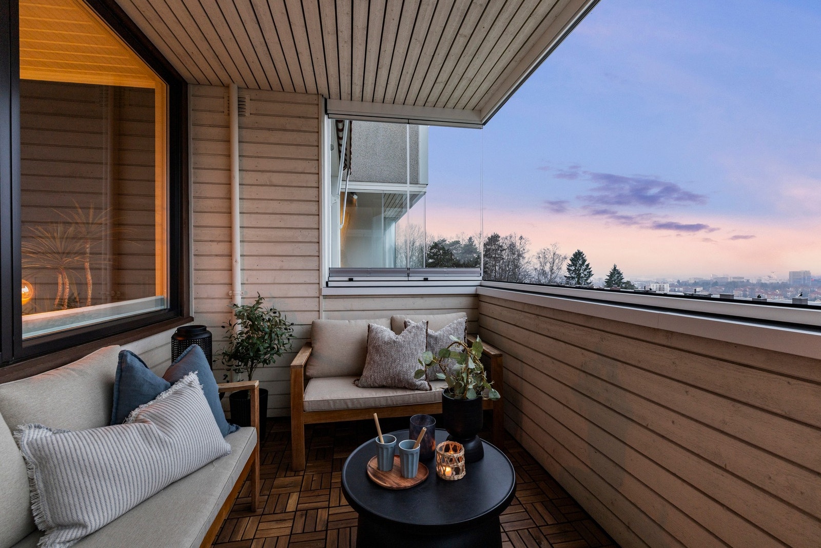 Det er god plass til en sofagruppe og grill Galleribilde