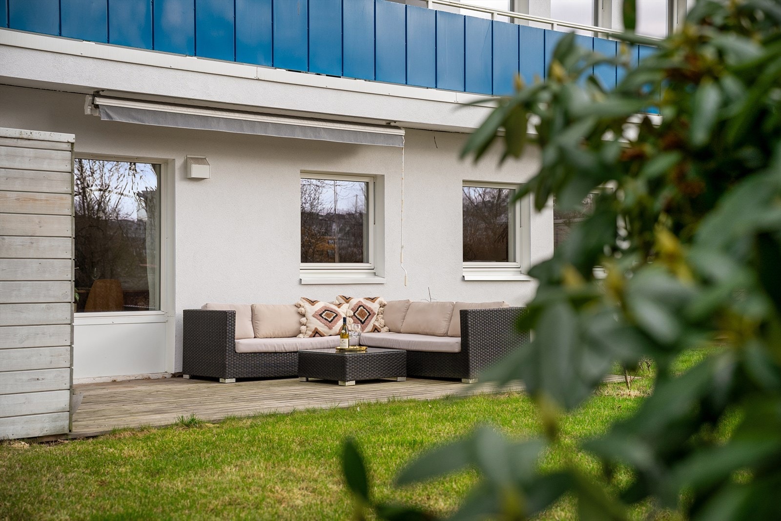 Perfekt sted å nyte fine dager. Markisen trekkes ut for sene kvelder eller stekende sol. Her har du det beste fra begge verdener, natur/trening og sentrum. Galleribilde