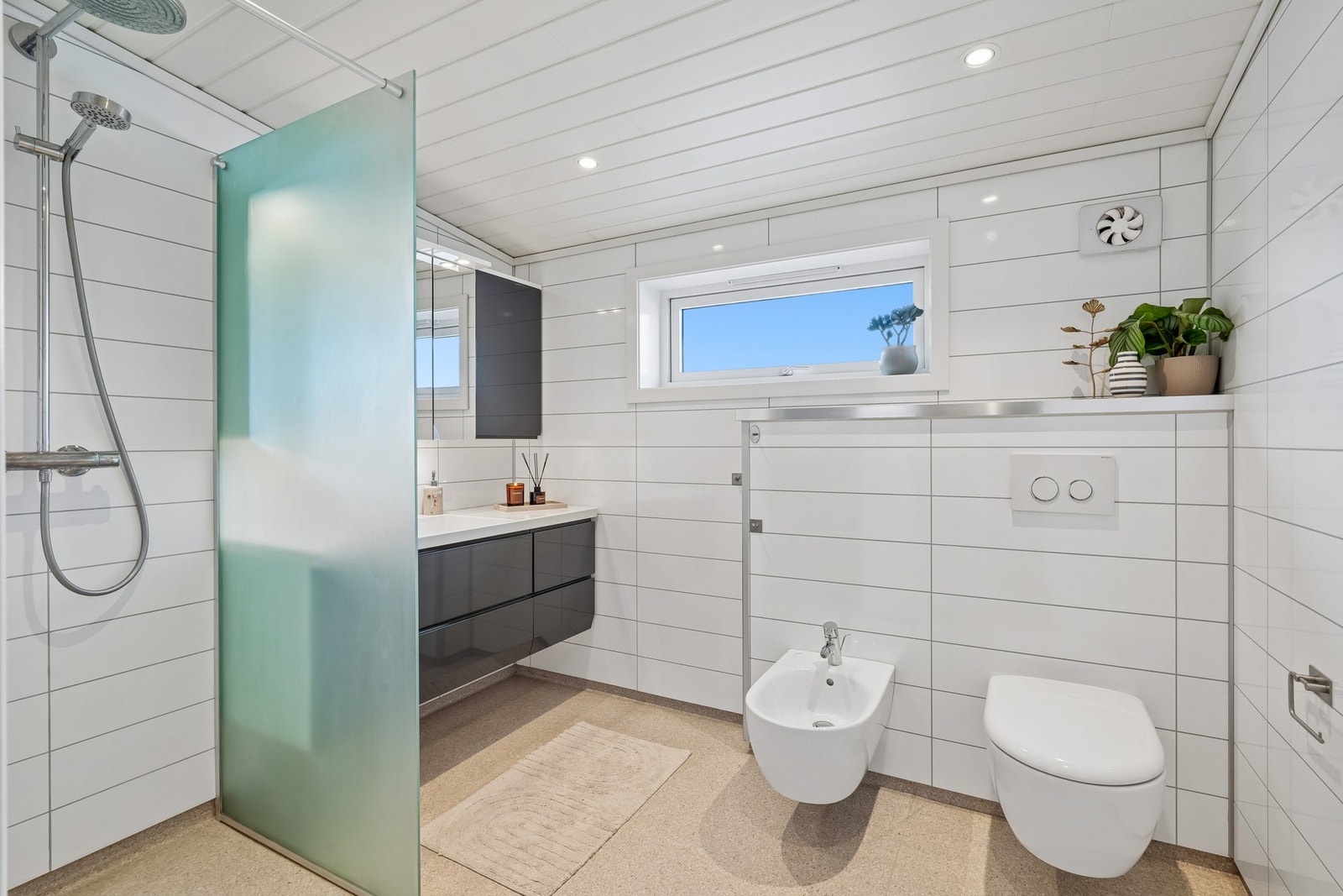 I 2. etasje har du et romslig bad på 5,6 m². Galleribilde