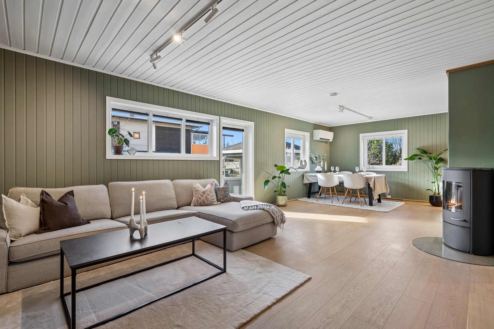 Her har du en lys og innbydende stue på nesten 30 m². Galleribilde